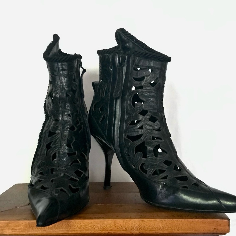 Vioini Vero Cuoio Ankle Black Leather Laser Cut Out Boots, Size 40, Italy